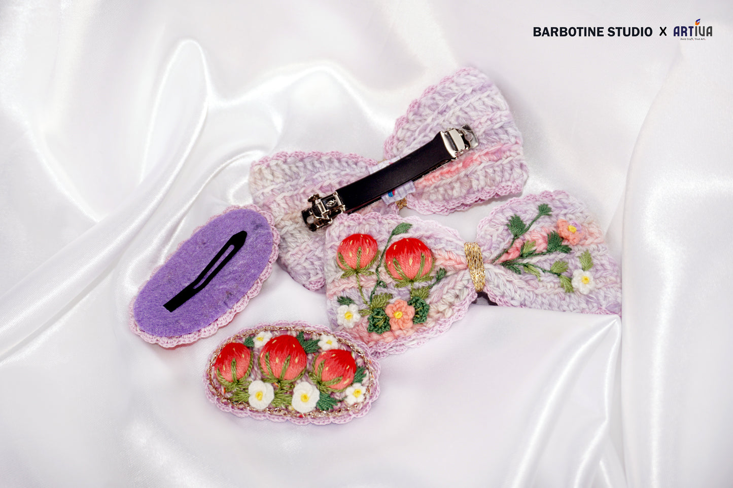 Barrette à cheveux fraises brodée et tricotée à la main