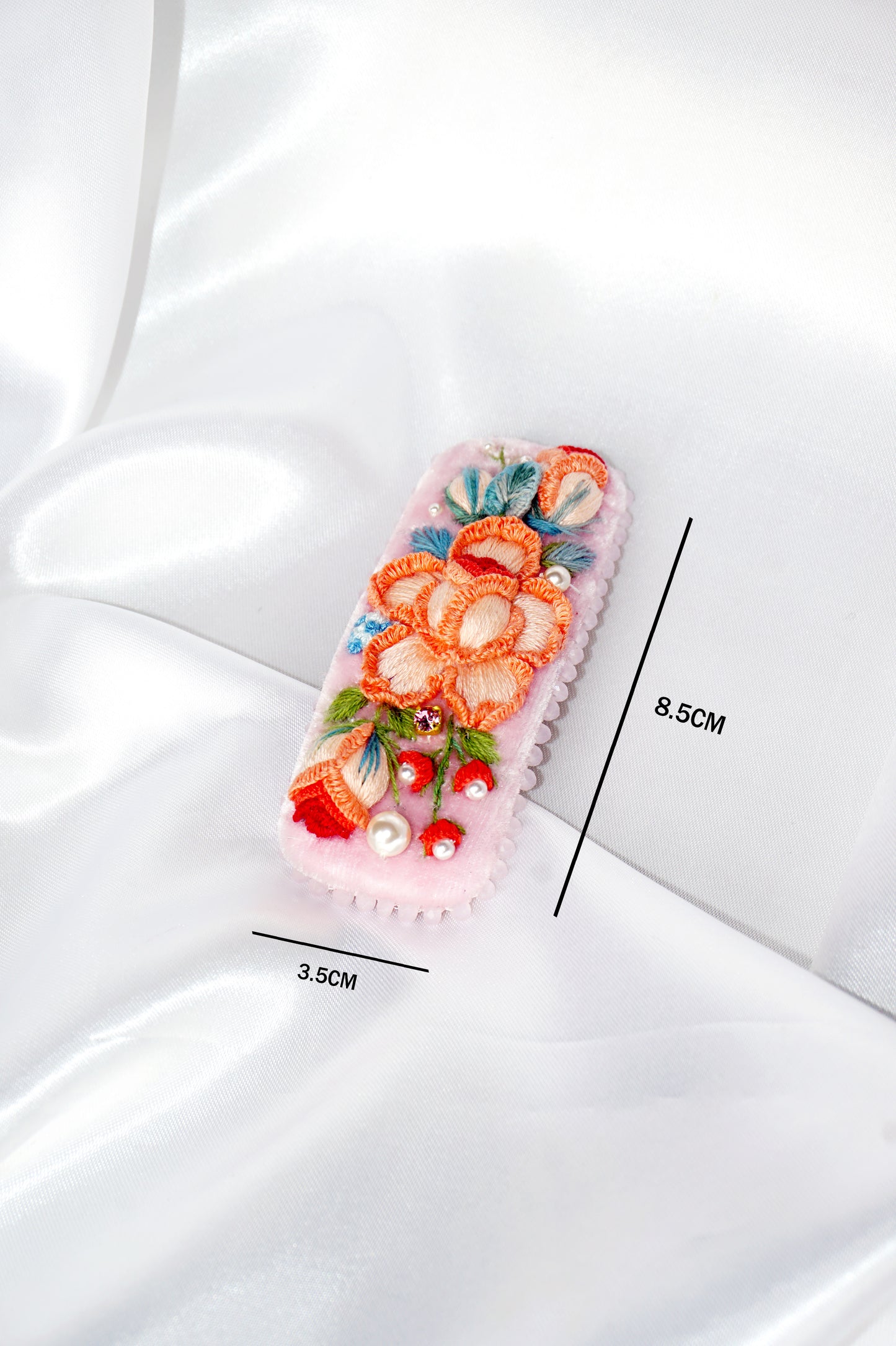 Barrette roses brodée à la main