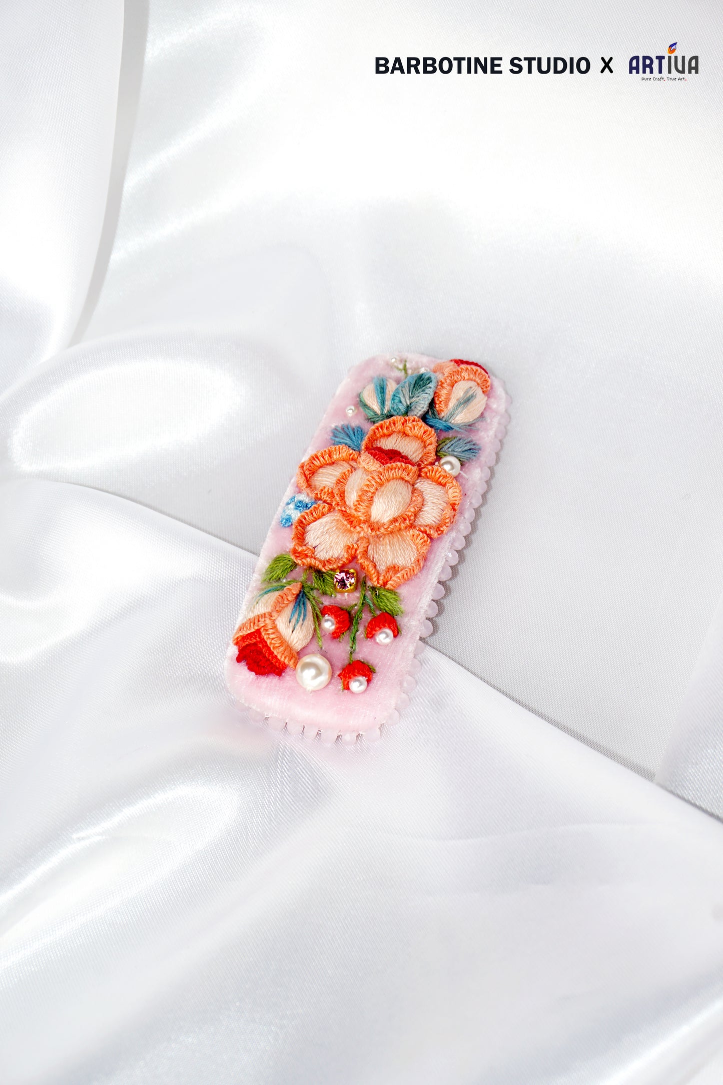 Barrette roses brodée à la main