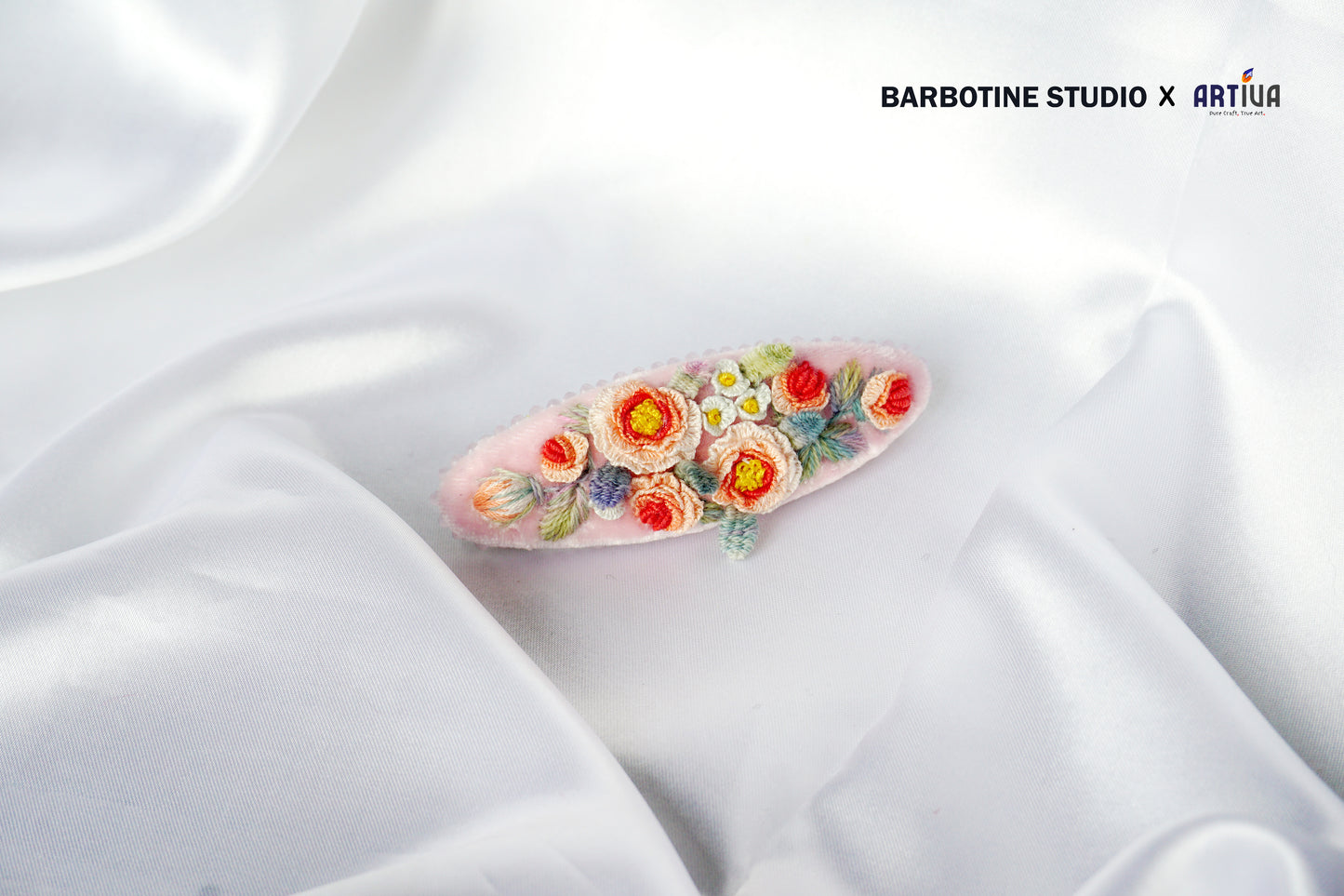 Barrette roses brodée à la main