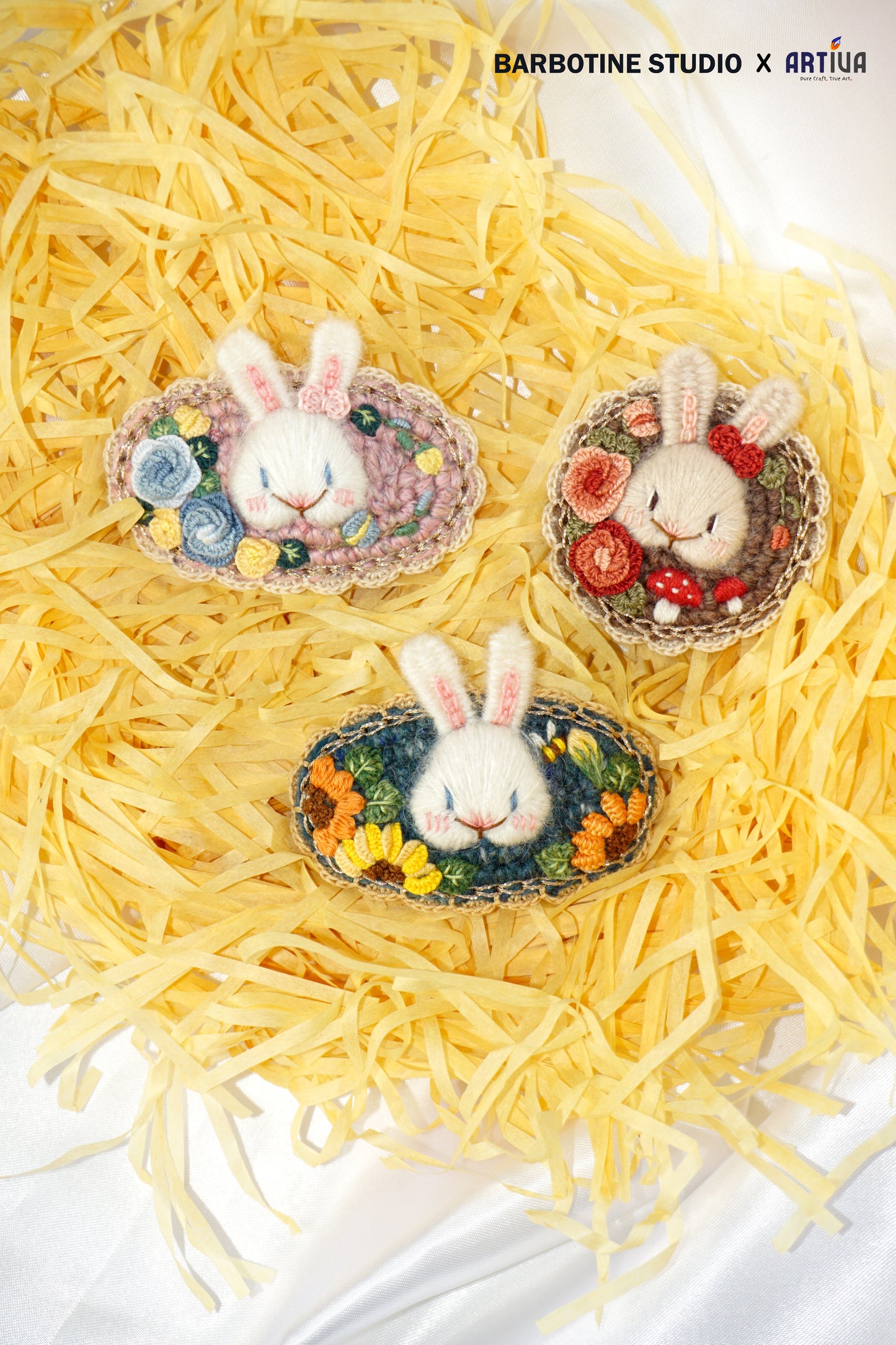 Broche lapin brodée et tricotée à la main