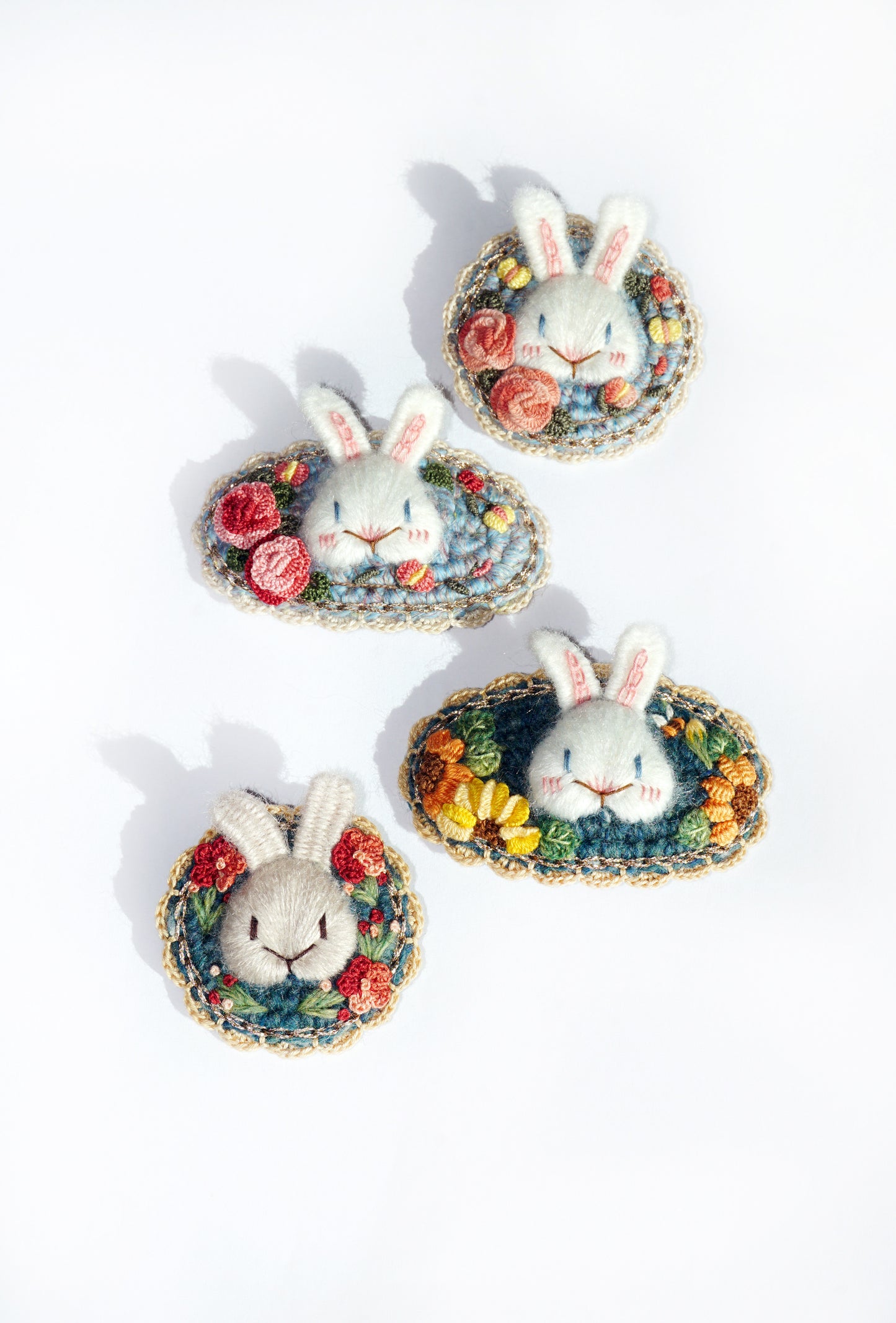 Barrette lapin brodée et tricotée à la main