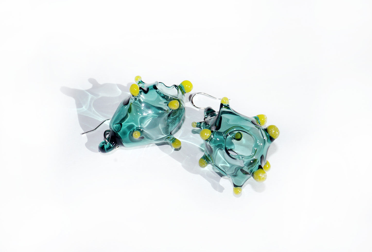Boucles d'oreilles en verre faites à la main