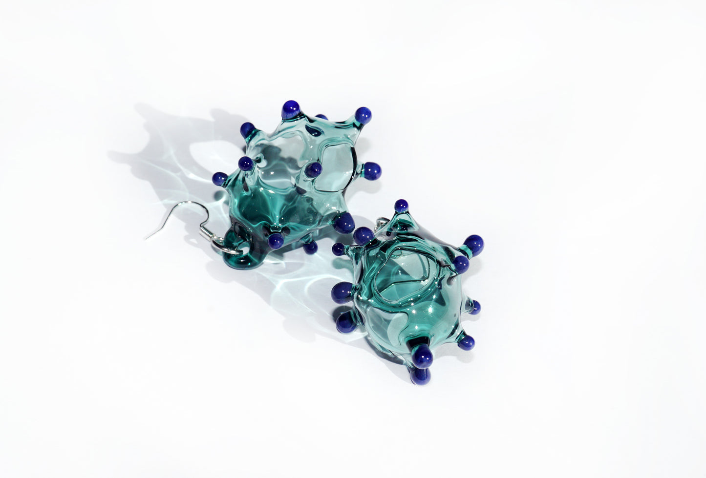 Boucles d'oreilles en verre faites à la main