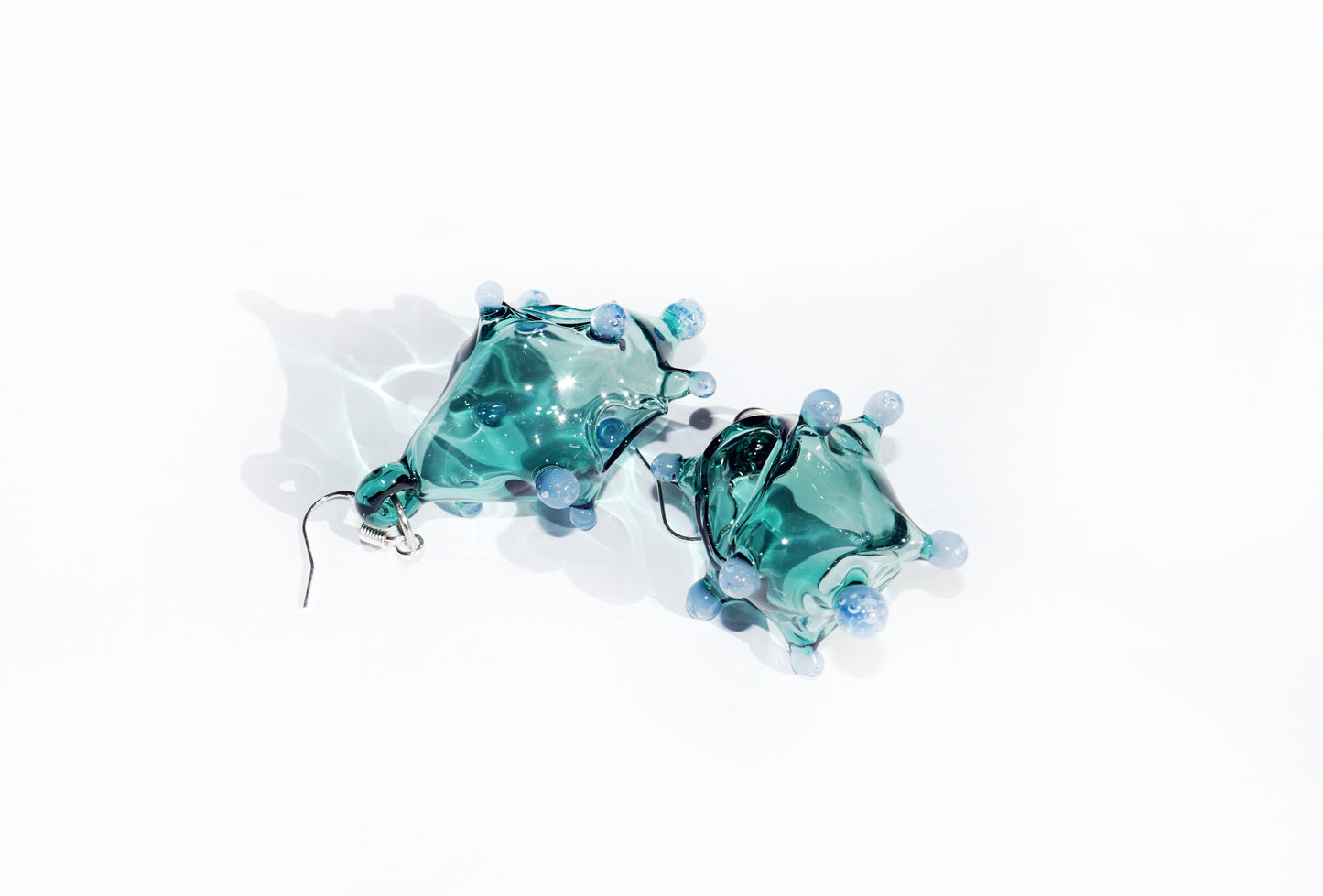Boucles d'oreilles en verre faites à la main