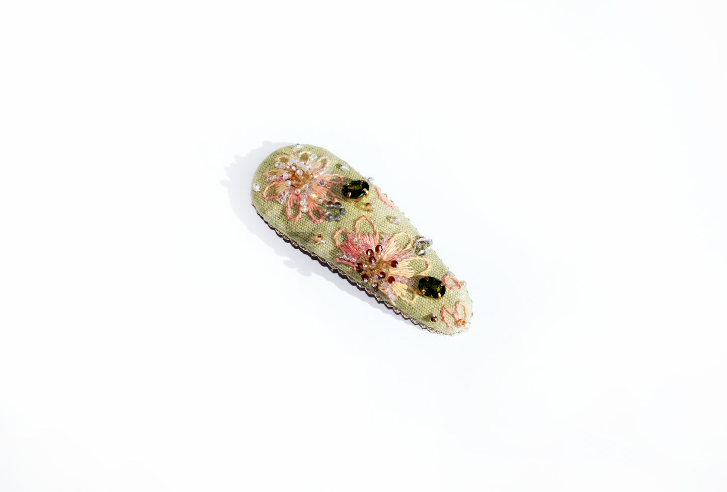 Barrette à cheveux perlée en broderie verte