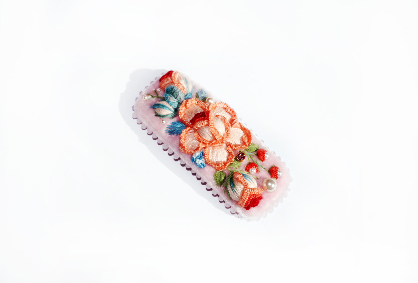Barrette roses brodée à la main