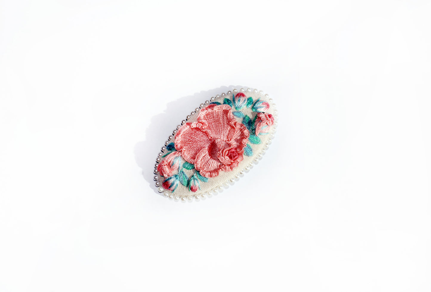 Barrette à fleurs brodée à la main