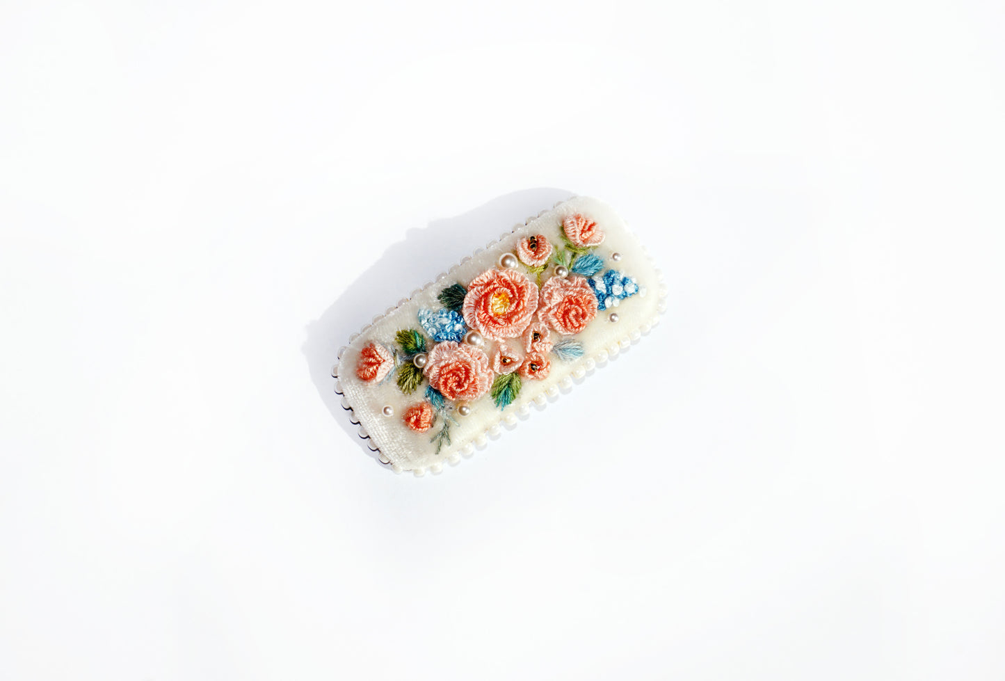 Barrette roses brodée à la main