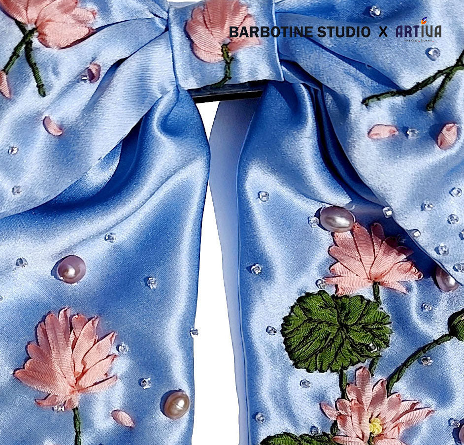 Barrette papillon bleu faite à la main